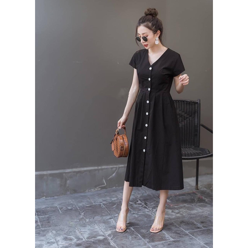 kudapy เดรสยาวคอวี สีพื้นดำ,ม่วย,ขาว คอวีกระดุมหน้า แต่งหลังเว้าเย็บจับจีบช่วงเอวงานสวยมาก