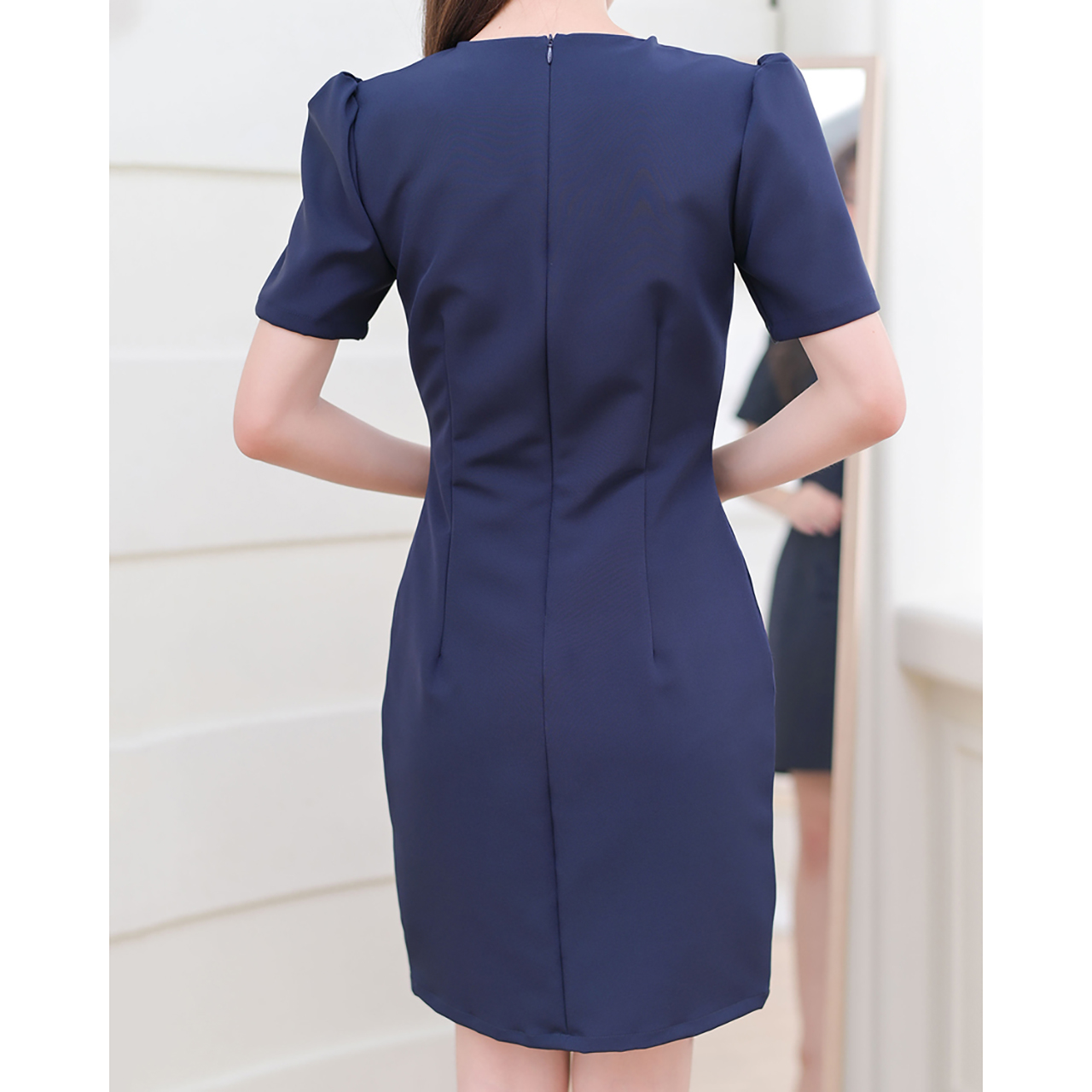 kudapy เดรสสั้นสีกรม/สีฟ้า/สีเบจ คอแหลม รูดยกช่วงไหล่เพิ่มความคิวท์ แพทเทิร์นจับเกล็ดเข้ารูป เนื้อผ้าหนานุ่มมีน้ำหนักทิ้งตัวสวย