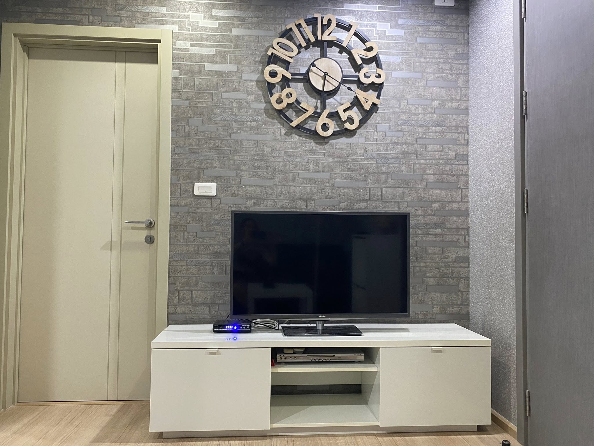 คอนโด The Base Rama 9 - Ramkhamhaeng (เดอะ เบส พระราม 9 – รามคำแหง) High Rise โซนพื้นที่ ARL รามคำแหง ให้เช่าห้องแบบ 1ห้องนอน 1ห้องน้ำ 1ห้องครัว ขนาดห้อง 30 ตรม. ชั้น 10