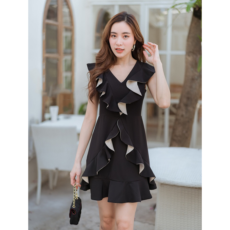 kudapy เดกรสสั้นสีดำแขนกุดแต่งจีบลายสลับตัดข้างหน้าดูดี