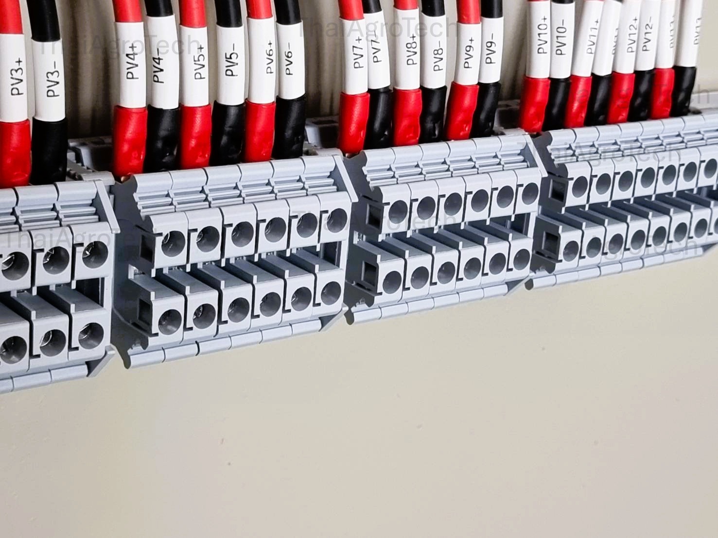 ตู้ดีซีคอมบายเนอร์ Suntree DC Combiner Box 1000V ใช้กับงานติดตั้งระบบโซล่าเซลล์ แบบ 12-13 สตริง 80-100 กิโลวัตต์, For Solar Cell System DC PV 12-13String 80-100kwp