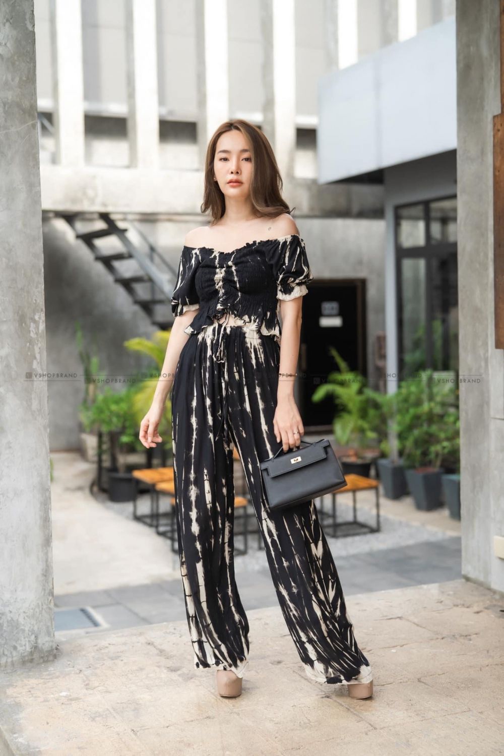 kudapy Set สีแดง/สีดำ ครอป+กางเกงผ้ามัดย้อม เสื้อครอบปาดไหล่ ใส่แล้วพริ้วไหวมากๆ