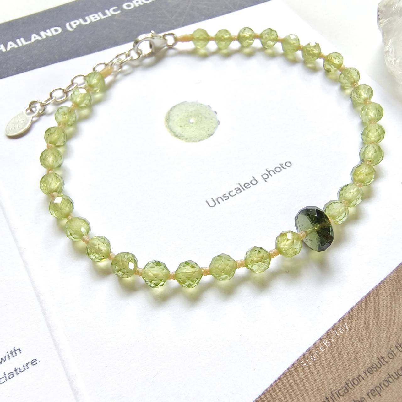สร้อยข้อมือเงินสะเก็ดดาวโมดาไวต์กับเพอริดอต Moldavite+Peridot