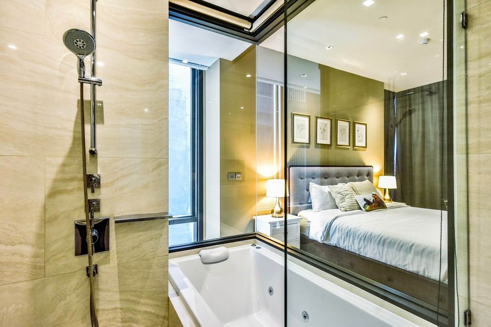 ให้เช่าคอนโด Ashton Silom (แอชตัน สีลม) - ห้องสวยหรูน่าอยู่ตกแต่งเฟอร์ครบห้องใหญ่ใกล้จุฬาและ Central สีลม - การเดินทาง: รถไฟฟ้า BTS ช่องนนทรี 350 เมตร