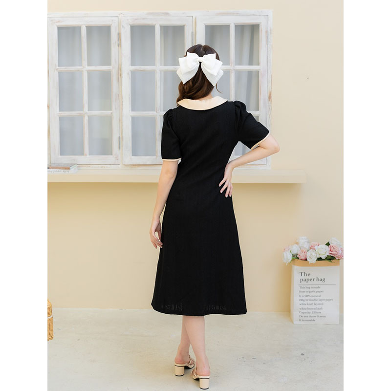 kudapy เดรสยาวสีครีม/สีดำ สไตล์มินิมอล ติดกระดุม ทรงกระสอบ เป็นงานแต่งกระเป๋า พร้อมโบว์ผูกเพิ่มกิมมิคให้ดูน่ารักยิ่งขึ้น