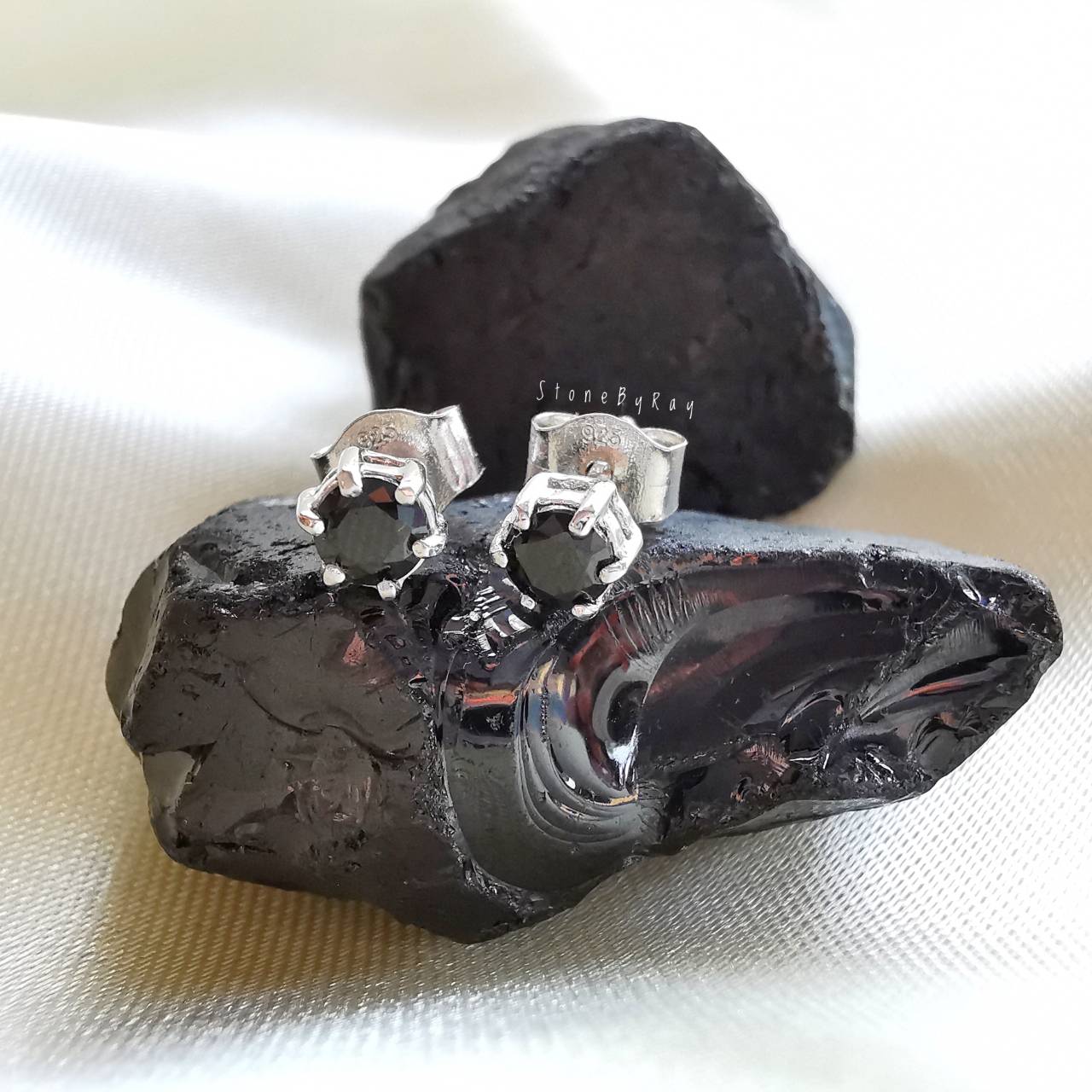 ต่างหูเงินนิลแท้ (Black Spinel)