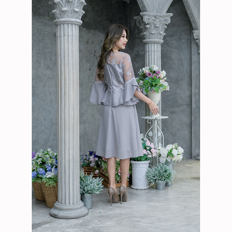 kudapy เดรสสั้นสีชมพู/สีเทา เป็นงานผ้าไหมแต่งลูกไม้ + ผ้าชิฟฟ่อนพริ้วๆ งานผสมผสาน 3 เนื้อผ้า ดีเทลมากมายตกแต่งสวยหวาน