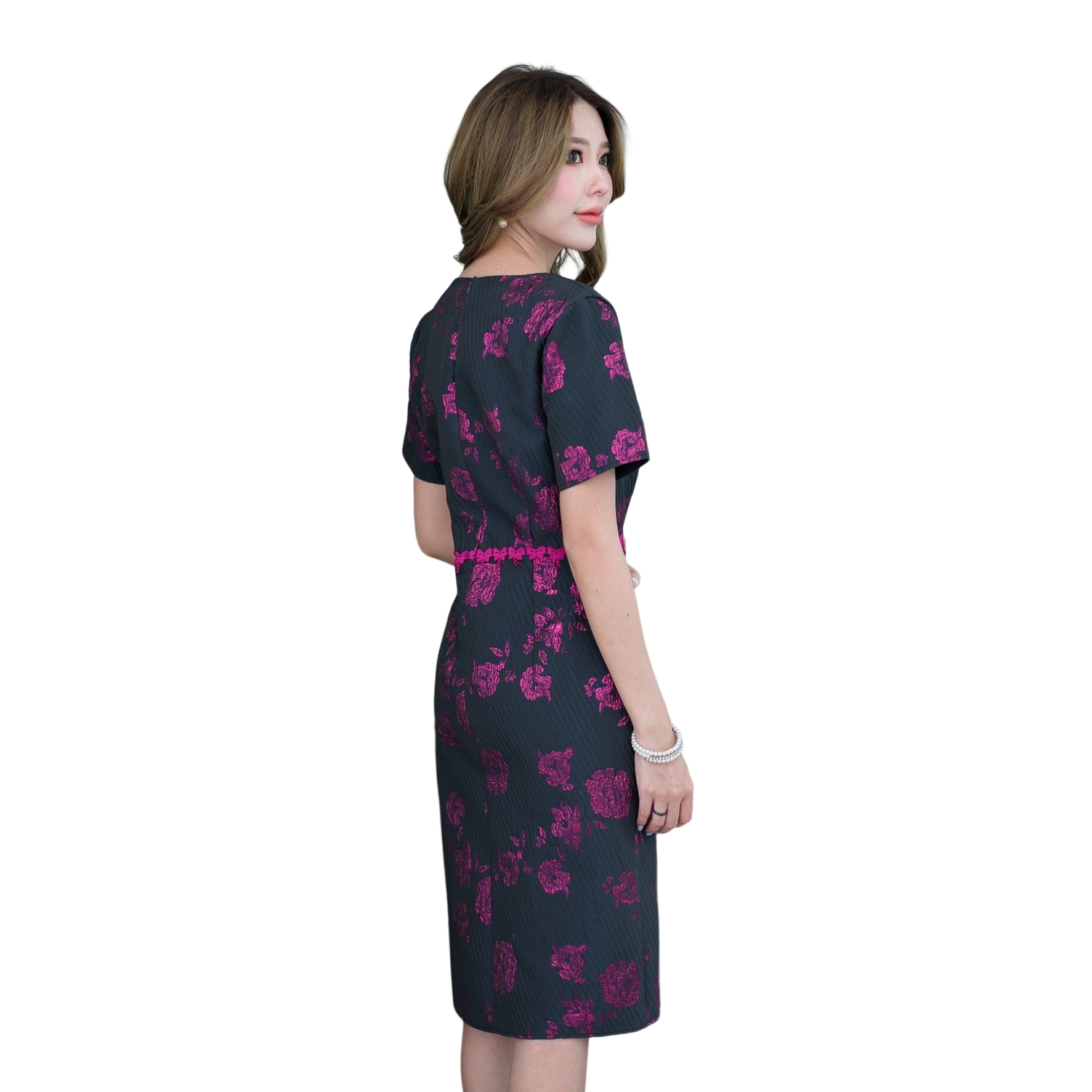 kudapy เดรสสั้นไปงานลายกุหลายดอกใหญ่สวยมากค่ะ สีกรมม่วง/สีฟ้าคราม/สีน้ำตาล ทรงเอเข้ารูปสวยตามแบบ มีซับใน ซิบหลัง