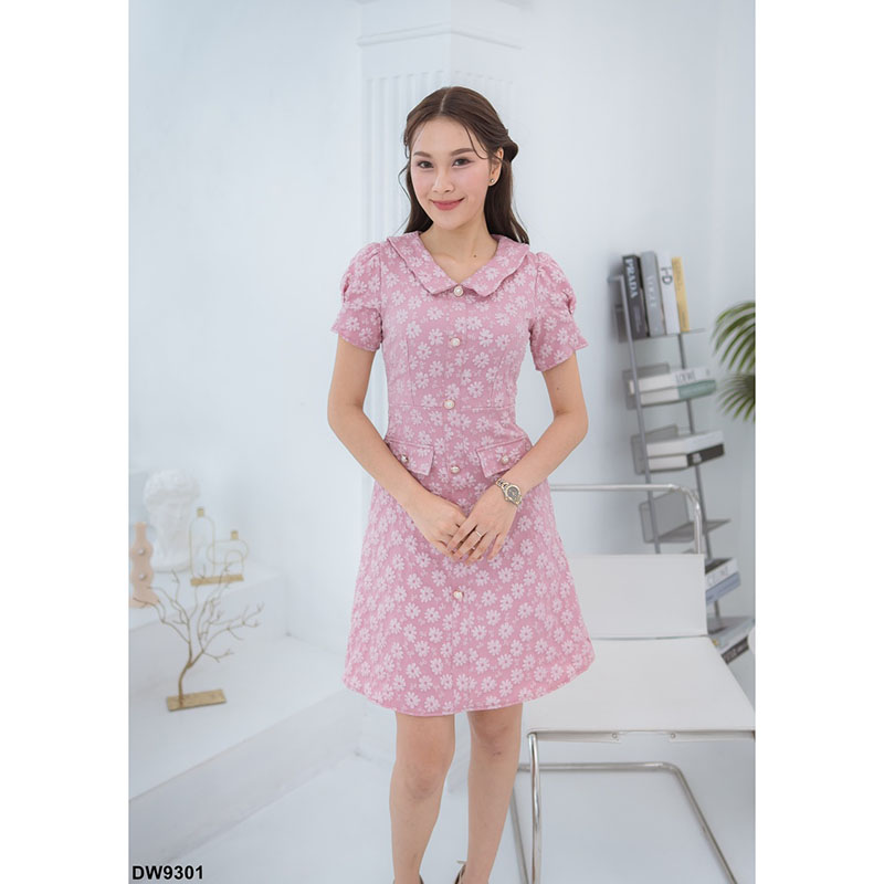 kudapy เดรสสั้นสีขาว/สีชมพู/สีฟ้า แจ็คการ์ดคอปก ใส่ทำงาน ผ้าปักลูกไม้ขาว ผ้าใส่สบาย