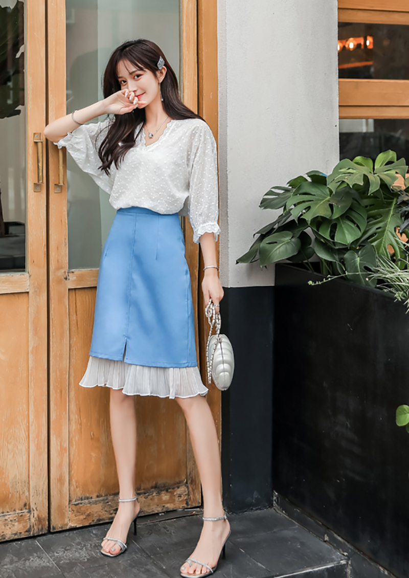 ชุดเซ็ท 2 ชิ้น เสื้อลูกไม้ฉลุสีขาว+กระโปรงสีฟ้าแต่งระบาย ทรงน่ารักมากๆๆค่ะ M L