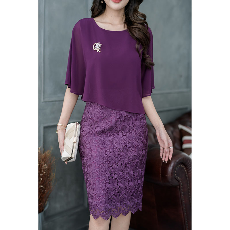 kudapy เดรสสั้นสีม่วง/สีฟ้าคราม ลูกไม้เงาเนื้อดี ทอลายสวยๆ ดีไซน์ตัดเย็บเป็นกระโปรงทรงตรง ด้านบนเป็นผ้าชีฟองเย็บคลุมทั้งตัวเป็นงานปีกผีเสื้อ