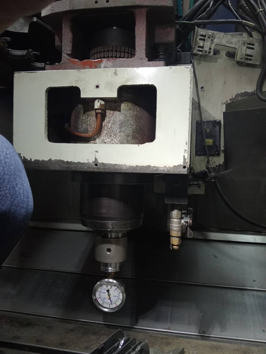 ซ่อมซีเอ็นHARDFORT เสียหลายอย่างเหลือเกิน ทั้งระบบ tool clamp/unclamp และ Spindle bearing และระบบไฟฟ้า cnc controller