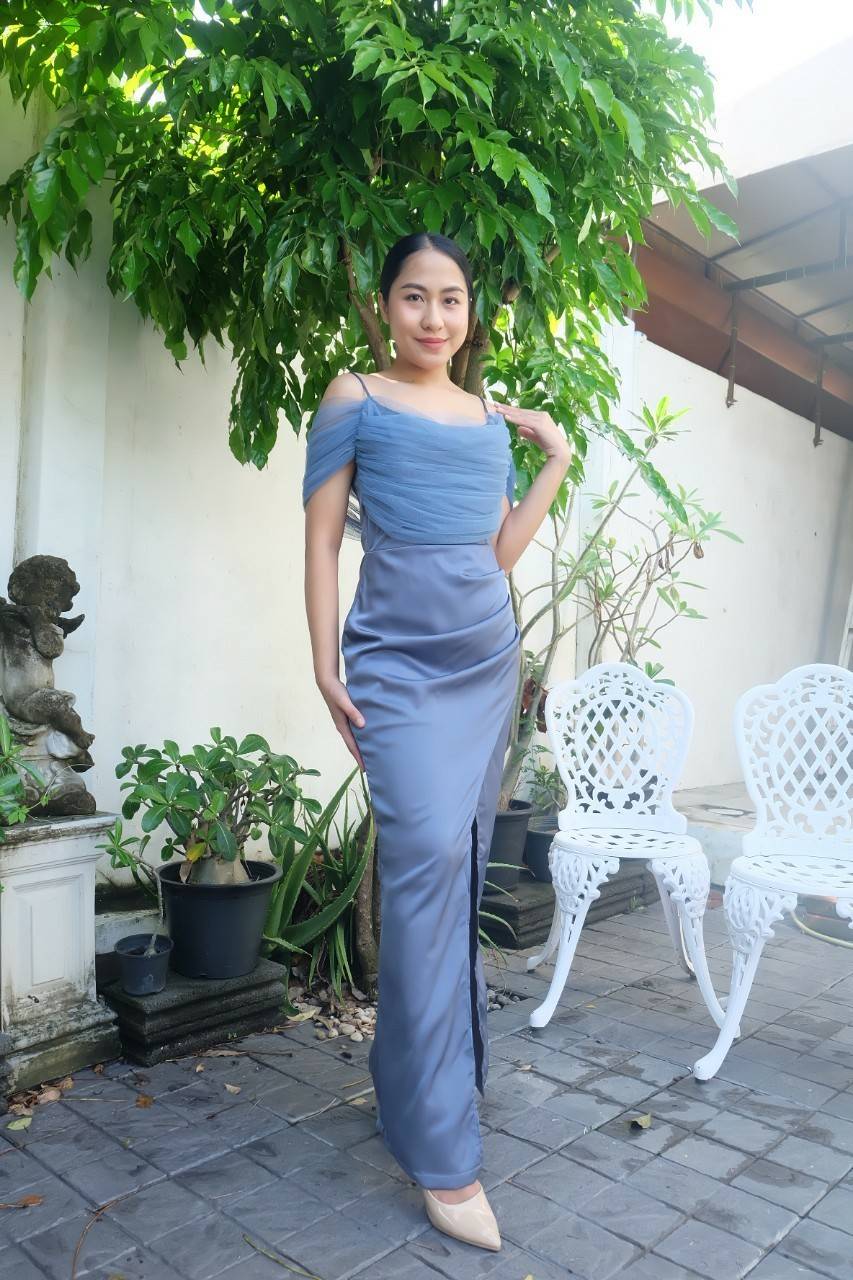 kudapy เดรสยาวออกงาน ปาดไหล่ แต่งสายเดี่ยว เดรสผ้าเครปซาตินเนื้อนิ่มลื่น S M L XL 2XL ยาว 58 นิ้ว