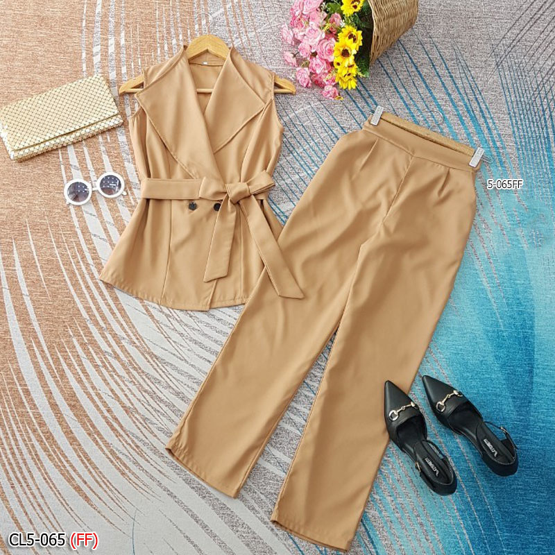 kudapy เสื้อ+กางเกงขายาว เสื้อคอปกสูทสีเทา สีเหลือง ผ่าติดกระดุม 2 เม็ด แกะออกได้ + กางเกงขายาว เอวสม็อคหลัง ตีเกล็ดด้านหน้าทรงสวย