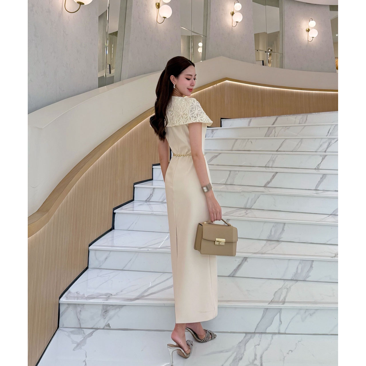 kudapy เดรสทรงสอบ แต่งปกใหญ่ด้วยผ้าลูกไม้พรีเมี่ยม กระโปรงผ่าด้านหลังเ