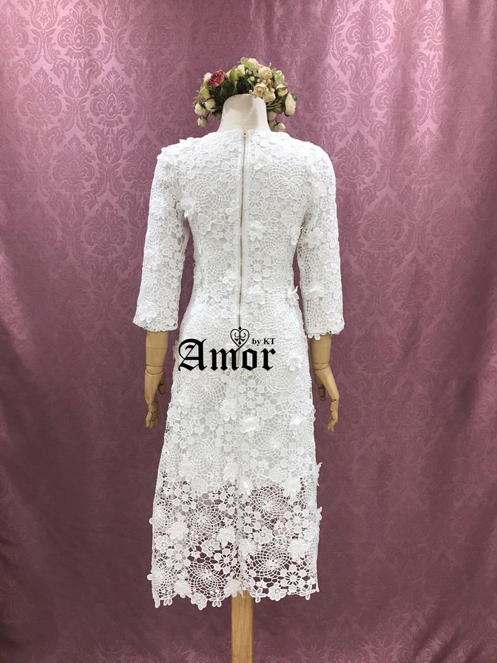 kudapy เดรสยาวผ้าลูกไม้3Dสีขาว/สีชมพู แขนยาวสามส่วน งานมีซับใน ซิบหลังอย่างดี ลูกไม้เนื้อนิ่มทรงเข้ารูปใส่สบาย