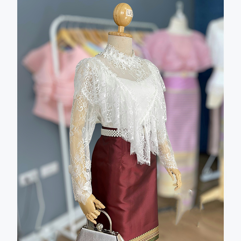 kudapy ผ้าถุงสีแดง (เฉพาะผ้าถุง) ไหมแพรทิพย์ทอลายการบิน ป้ายสำเร็จรูป อัดกาว ซิปหลัง