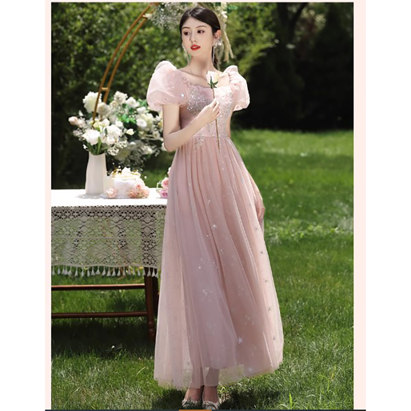 kudapy ชุดราตรีออกงานยาวสีถั่วแดง แขนตุ๊กตา ตัวเสื้อปักดอกไม้สีเงิน ติดด้วยเลื่อนสีเงินระยิบระยับ