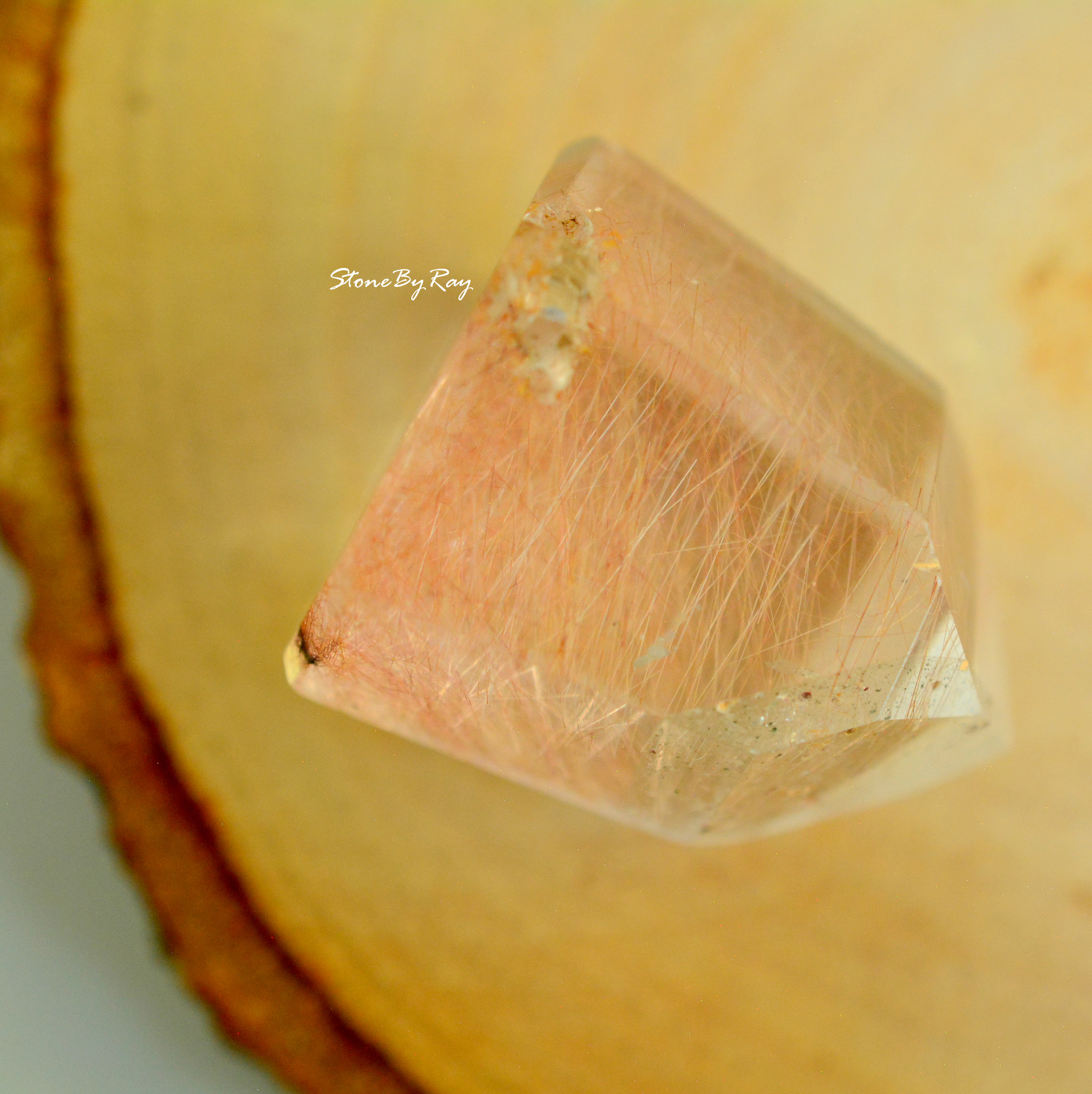 หินไหมนาคเจียรทรงผลึกแท่งคริสตัล