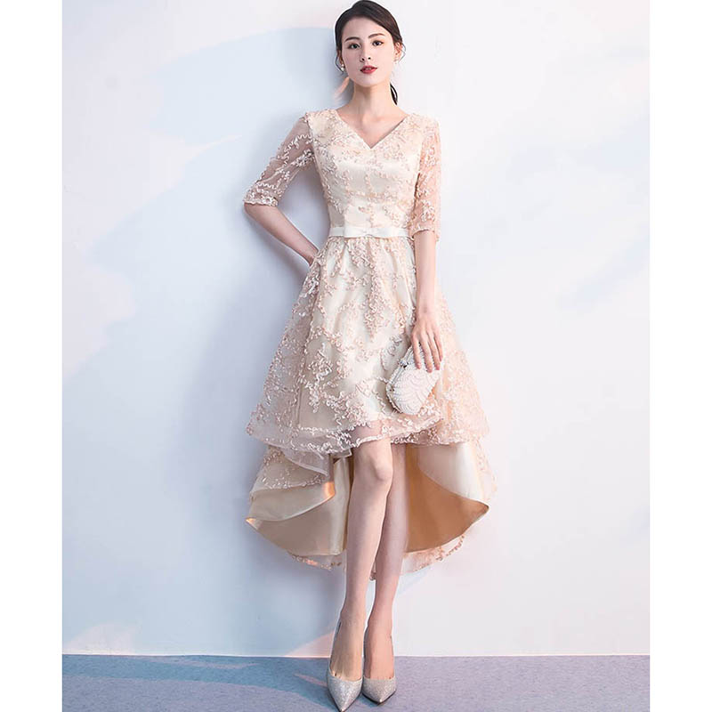 kudapy เดรสออกงานสีครีมเบจ/สีชมพู คอวีปักลายนูน กระโปรงทรงบานหน้าสั้นหลังยาว แนวเรียบหรู