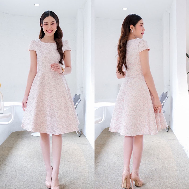 kudapy เดรสสั้นสีหลืองอ่อน ชมพู ฟ้าอ่อน คอกลม จับจีบแขนตุ๊กตา มาพร้อมกับผ้าลายดอกเดซี่ กระโปรงทรงบาน ใส่ง่าย เดินสะดวก