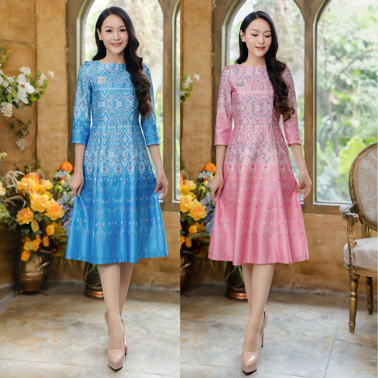 kudapy เดรสสั้นสีฟ้าเข้ม/สีชมพู ผ้าSatin silk อัดกาวพิมพ์ลวดลายแพรวา แขนสามส่วน คอกลม
