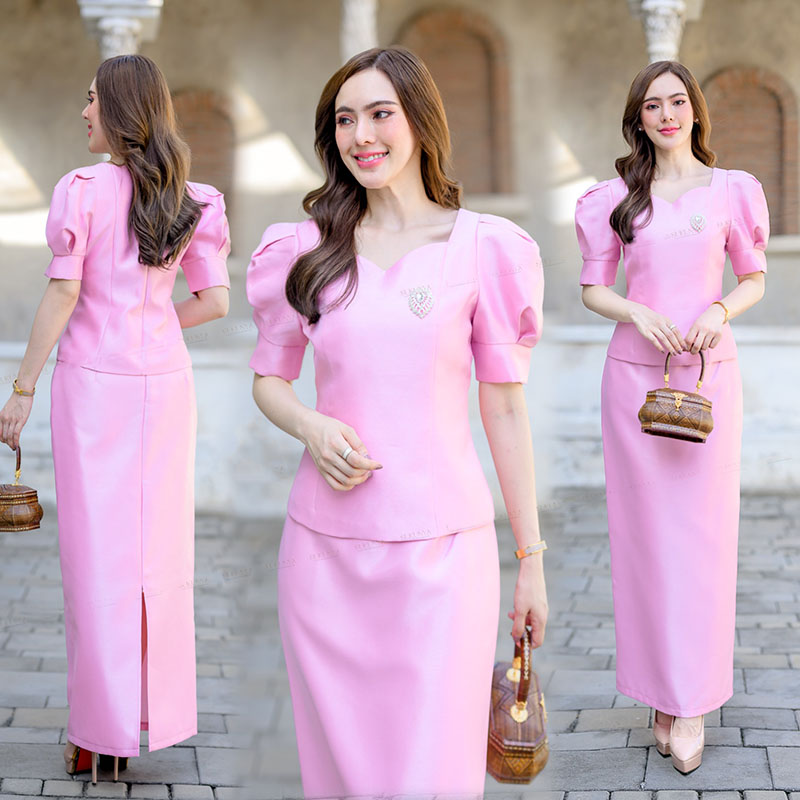 kudapy Set เสื้อ+กระโปรงทรงสอบผ่าหลังสีทอง/สีชมพู งานไหมจิตรลดาสี่เส้น งานผ้าอัดกาวทั้งเสื้อและกระโปรง เสื้อคอหัวใจแขนเจ้าหญิงทรงเข้ารูป