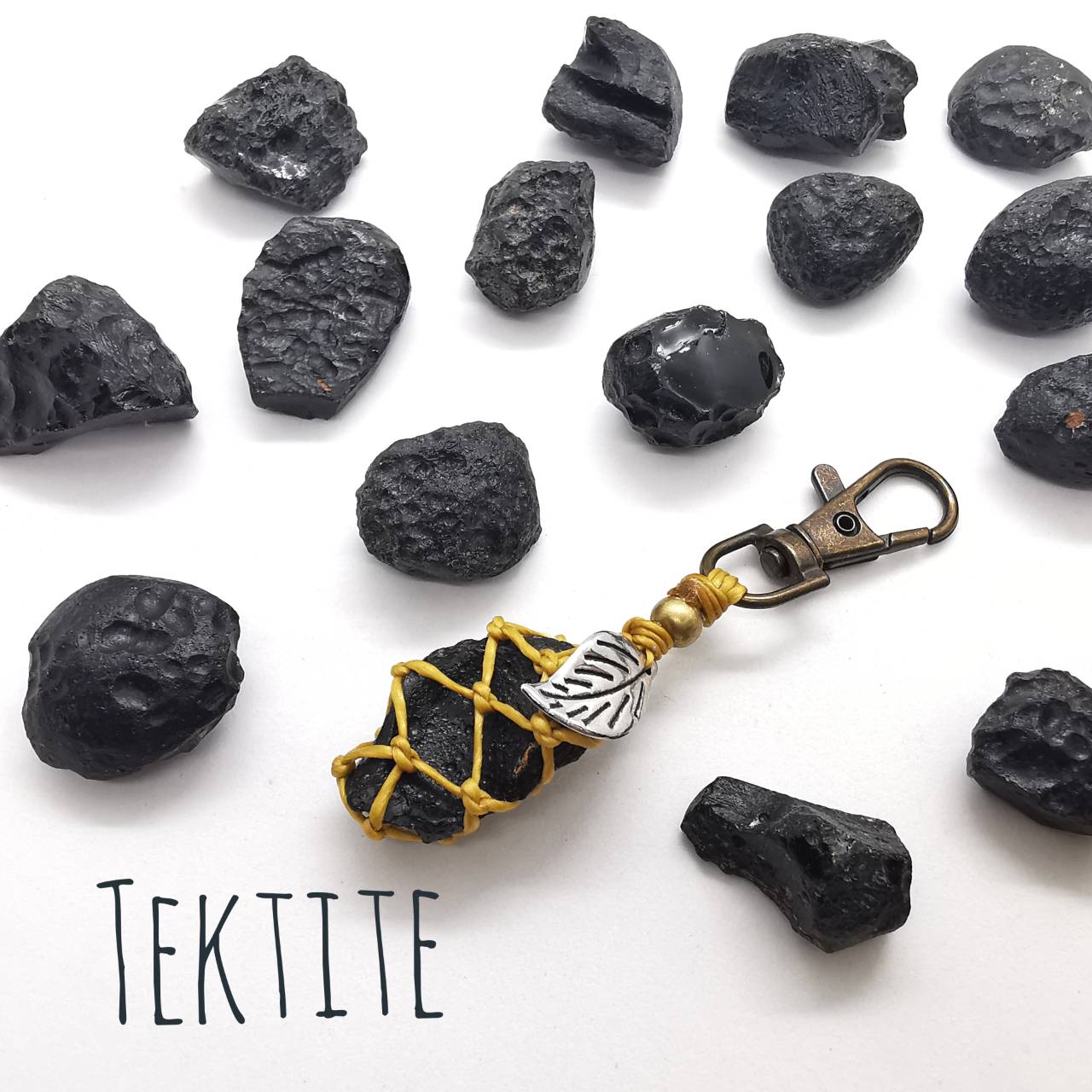 พวงกุญแจเชือกถักหินสะเก็ดดาว Tektite
