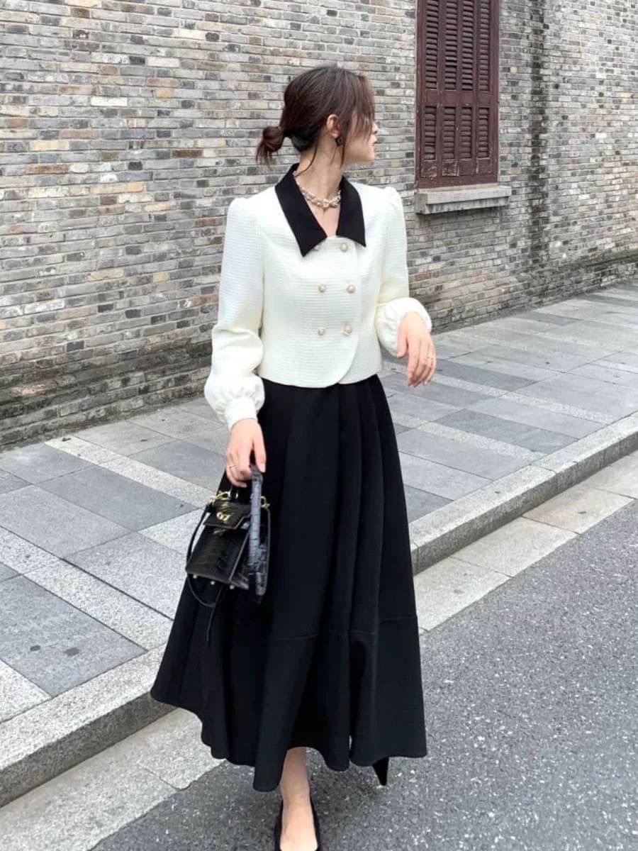 kudapy เซ็ทเสื้อครอปสีครีมแต่งปกสีดำ+กระโปรงยาวจับจีบใหญ่เอวสูงทรงเข้ารูป