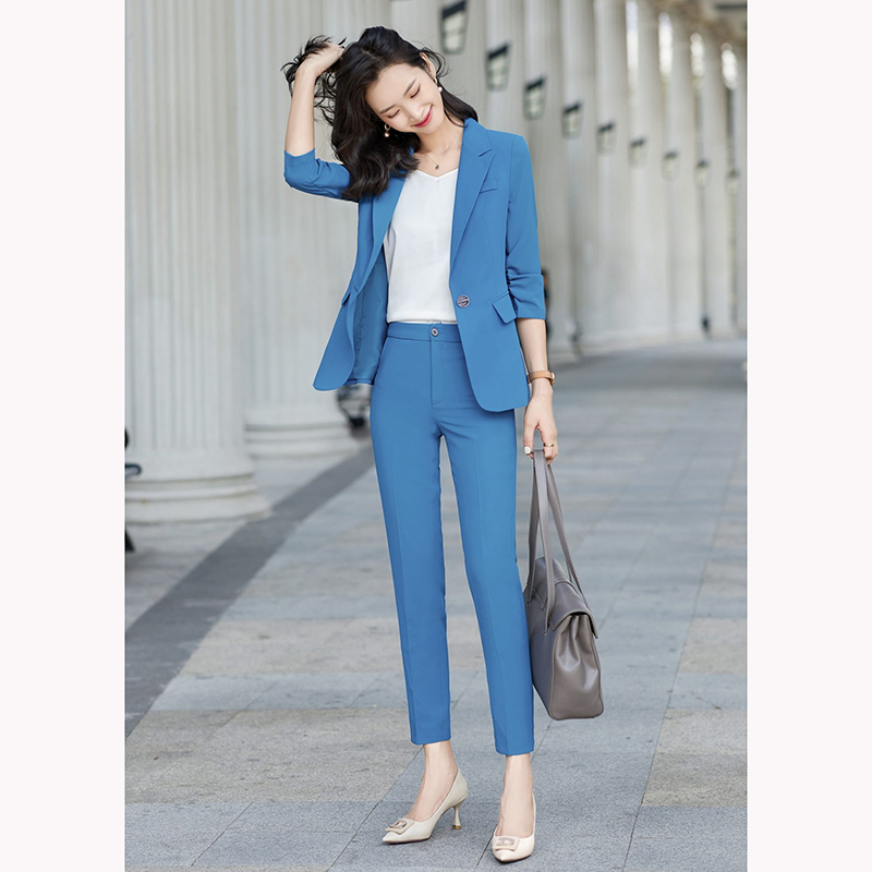 kudapy ชุดสูททำงานผู้หญิงสีฟ้า/สีม่วง แขนสามส่วนจับจีบปลายแขนพร้อมกางเกง จุดเด่นของชุดนี้คือได้ลุคที่สดใสคัลเลอร์ฟแบบสุดๆ