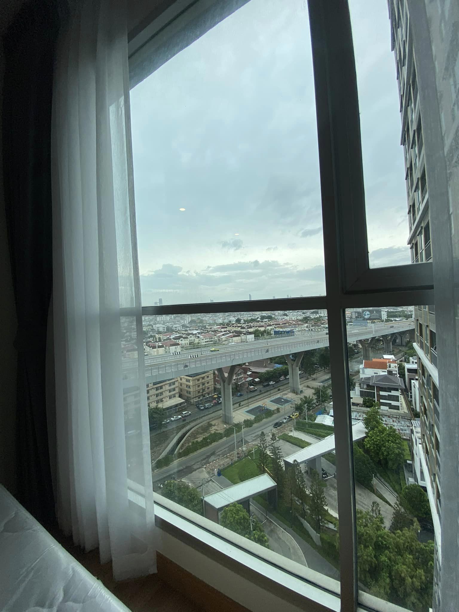 ปล่อยเช่าคอนโด Lumpini Place Rama 3 - Riverine (ลุมพินี เพลส พระราม 3 – ริเวอร์ไรน์) - Studio 1ห้องน้ำ 1ห้องนั่งเล่น - ขนาดห้อง 27 ตรม. ชั้น 15