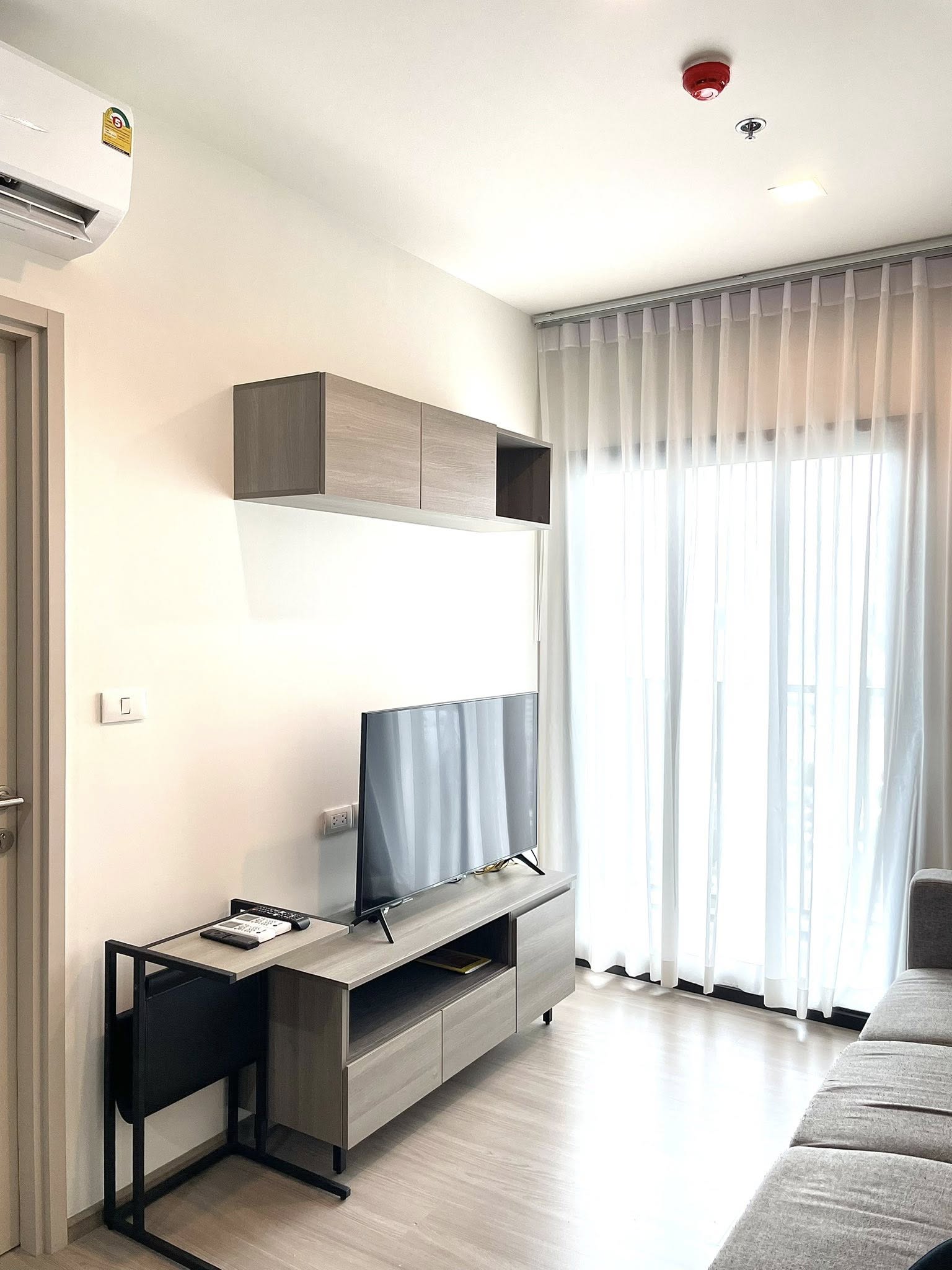 ให้เช่าคอนโด THE BASE Phetchaburi - Thonglor (เดอะ เบส เพชรบุรี - ทองหล่อ) โซนพื้นที่ MRT เพชรบุรี ห้องแบบ 1ห้องนอน / 1ห้องน้ำ ขนาดห้อง 33 ตรม. ชั้น 26