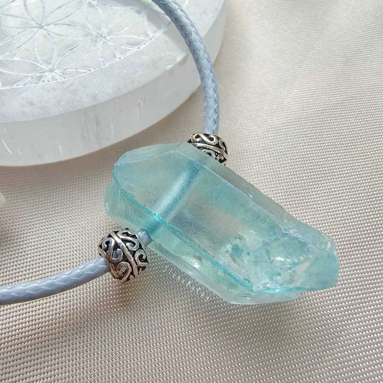 สร้อยคอเชือกจี้หินออร่าควอตซ์ผลึกธรรมชาติ Aura Quartz