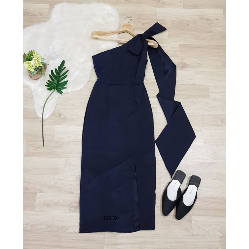 kudapyเดรสยาวสีแดง/ชมพู/กรมท่า/ครีม ไหล่เดี่ยว แต่งโบว์ 1 ข้าง ปล่อยสไบยาว สวยๆ กระโปรงด้านหน้าแต่งไขว้ งานเนื้อผ้าซาร่า ซิปหลัง