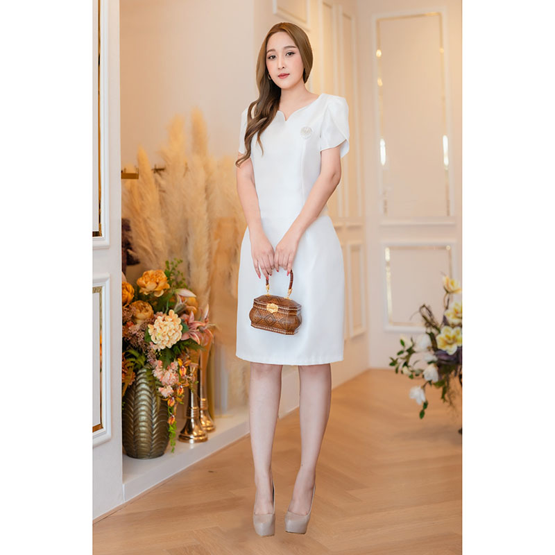 kudapy เดรสสั้นสีชมพู/สีทอง/สีเขียว/สีขาว ผ้าไหมญี่ปุ่นอัดกาว คอหัวใจ ทรงแขนทิวลิป ตัวชุดมีซับในให้อย่างดีมาพร้อมซิปซ่อนหลังผ่าหลังเล็กน้อย