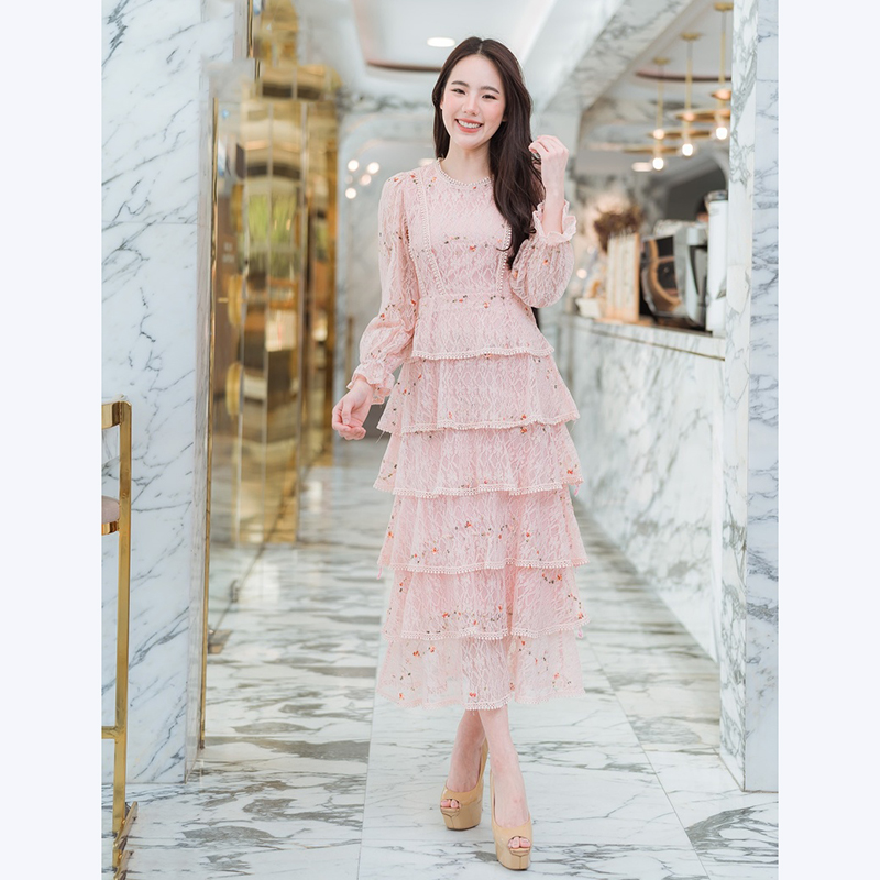kudapy เดรสยาวชีฟองสีชมพู,สีครีม,ลายดอกแขนยาวแต่งระบายกระโปรงชั้นสวยดูดี