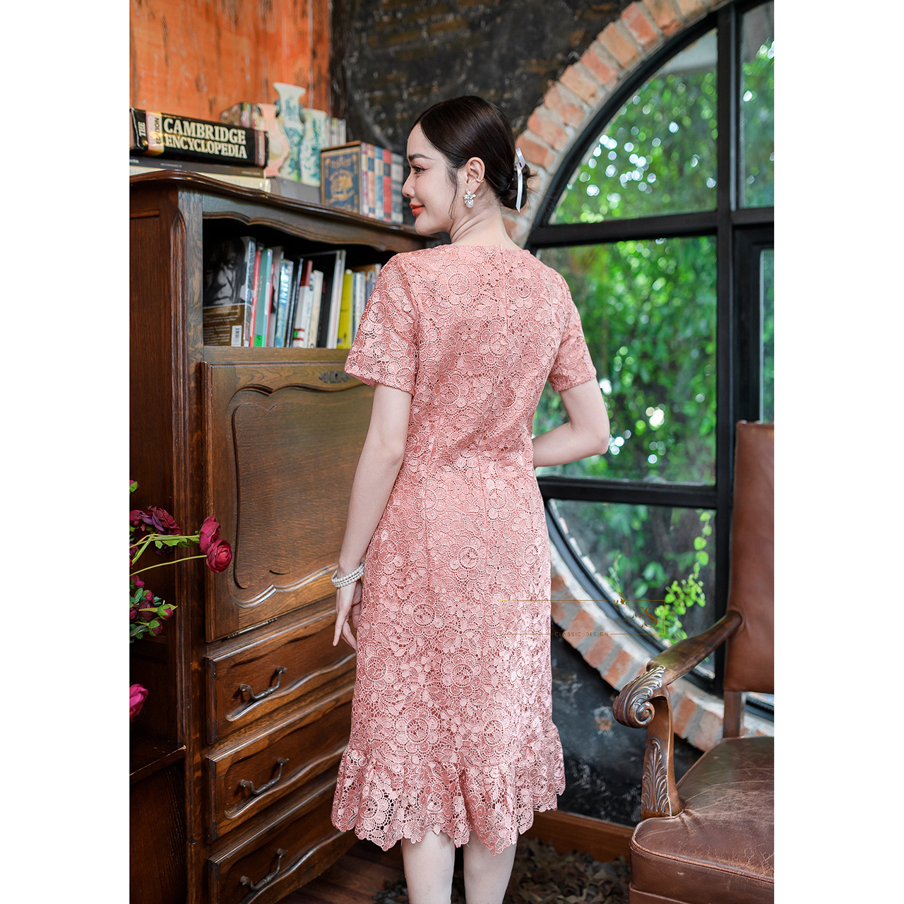 kudapy เดรสสั้นสีโอรส/สีฟ้า ลูกไม้ปาด้าคอตตอน ผ้าทอลาย แต่ด้วยเนื้อผ้าลูกไม้ทำให้ดูหรูหรา