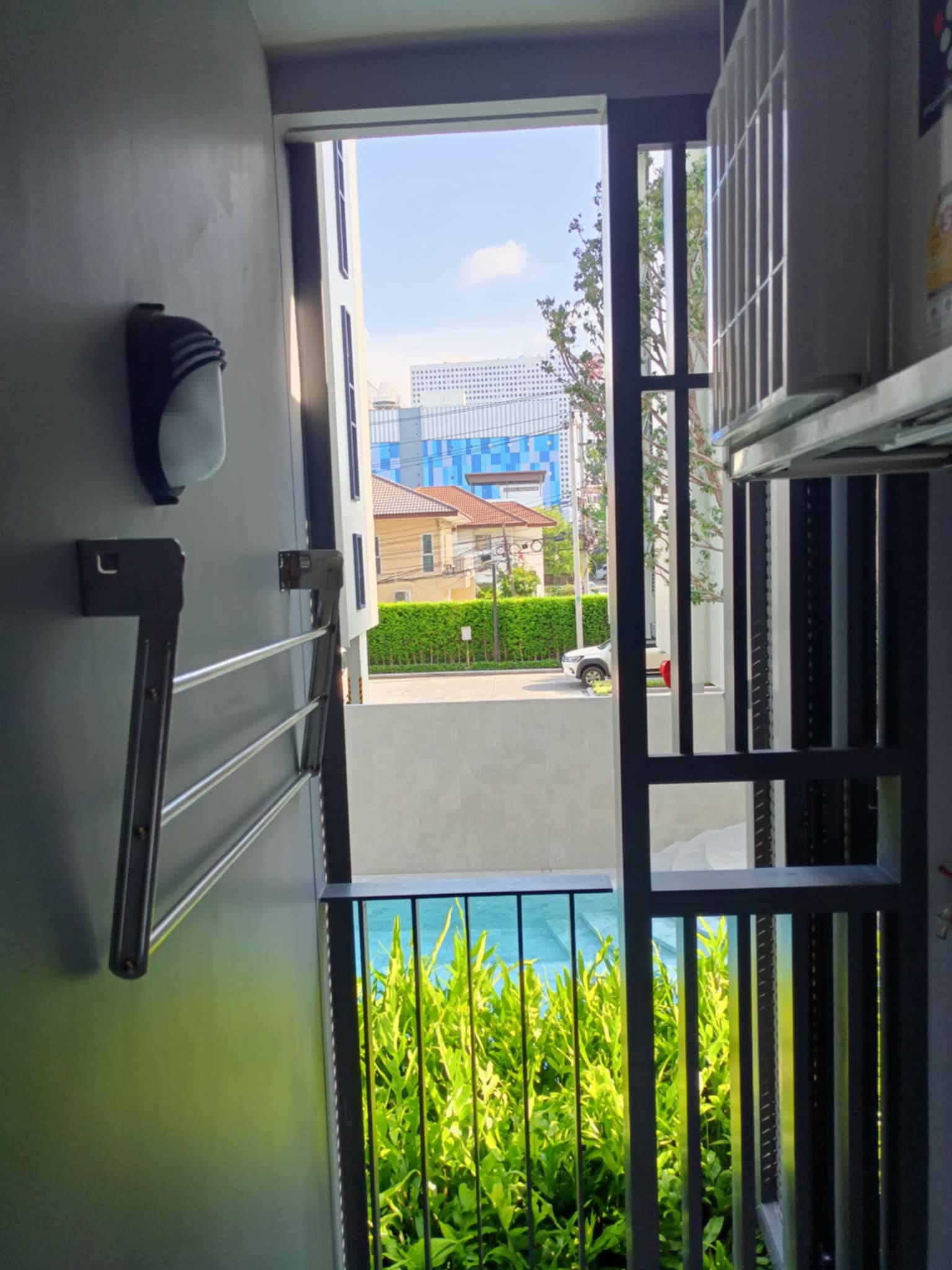 สนใจชมห้องติดต่อได้เลย Line ID: Smile-easy ปล่อยเช่าคอนโด Aspire Ratchayothin (แอสปาย รัชโยธิน) - Studio 1ห้องน้ำ - ใกล้ BTS รัชโยธิน - ขนาดห้อง 26 ตรม. ชั้น 2 ตึก C