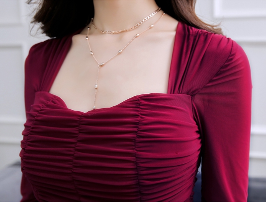 เดรสสั้นสีแดงสวยหรู เนื้อผ้าดีมีความยืดหยุ่น