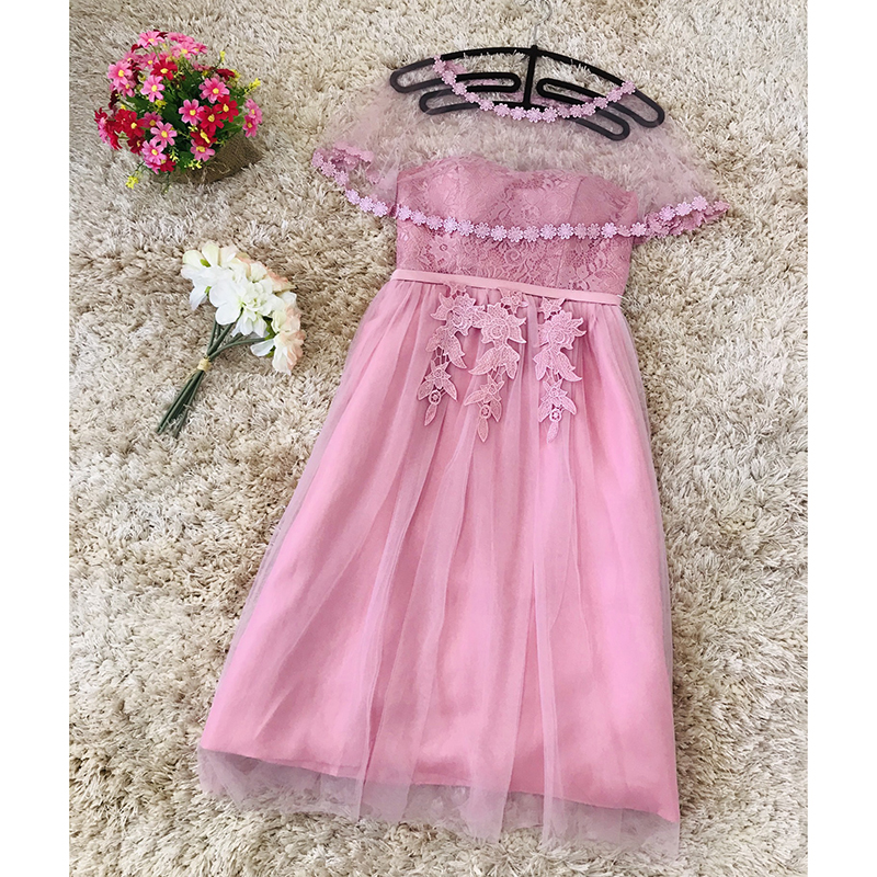 kudapy ชุดเดรสออกงานสีชมพูเข้ม เกาะอก มีผ้าคลุมไหล่เหมือนแบบ ตัวเสื้อเกาะอกผ้าลูกไม้เนื้อดี