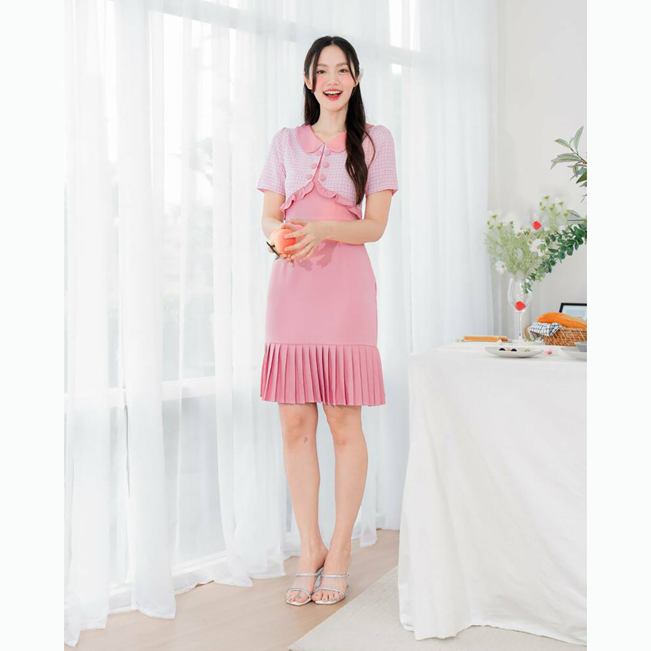 kudapy เดรสสั้นสีน้ำตาล/สีชมพู/สีกรม ปลายกระโปรงพลีทกั๊กสก๊อต