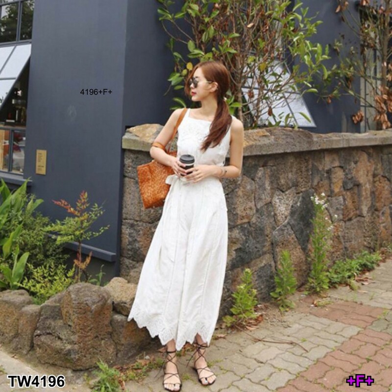 kudapy จัมป์สูทขายาว ผ้าซ่าร่า ตกแต่งลูกไม้ ลุคนี้เป็นทรงชิวๆหน่อย เหมาะกับใส่ไปทะเล