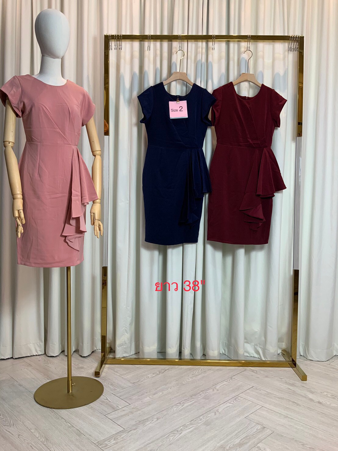 kudapy เดรสสั้นไปงานจับจีบระบายข้าง สีชมพู ,แดงเลือดหมู ,กรมท่า ,เขียวแก่ ,โอวัลติน ผ้าฮานาโกะ แขนสั้นกุด กปสั้นมีระบาย