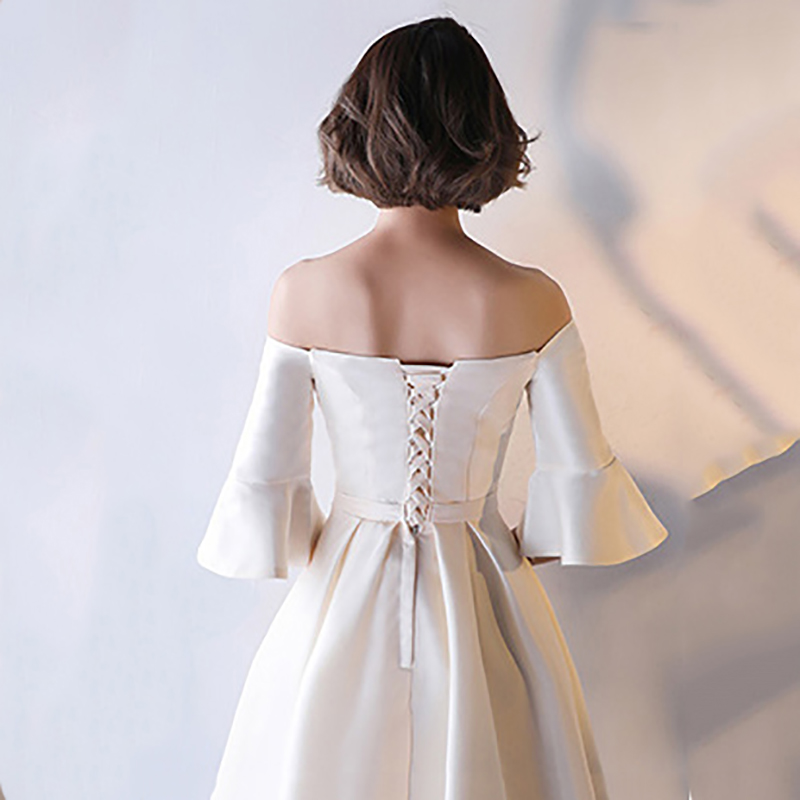 kudapy ชุดราตรีสั้นเปิดไหล่สีเบจ ผ้าซาตินเนื้อหนา แขนสามส่วน ทรงสวยมาก