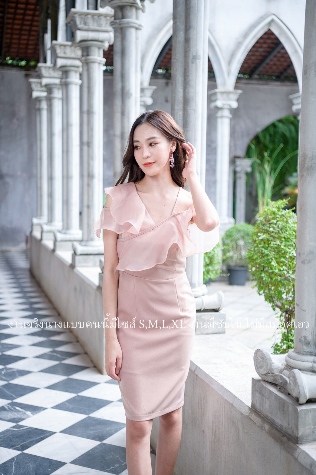 kudapy เดรสสั้นไหล่เฉียงแต่งระบายแขน สีน้ำเงินสด ,สีชมพู ,กรมท่า ,แดงเลือดหมู, ฟ้า, โอวัลติน, เขียวมิ้นท์ ,เทา ผ้าออแกนดี้ สายเดี่ยว1ข้าง ฮานาโกะ กปสั้น