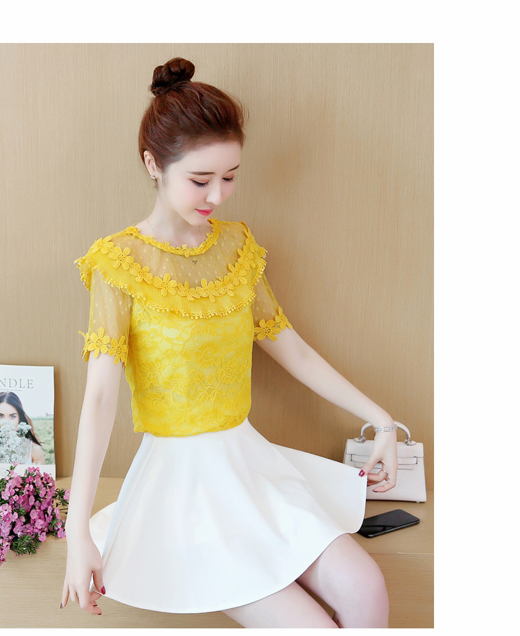 เสื้อลูกไม้สีเหลือง ผ้าลูกไม้เนื้อนิ่มมากๆๆ ยืดหยุ่นได้ดีค่ะ