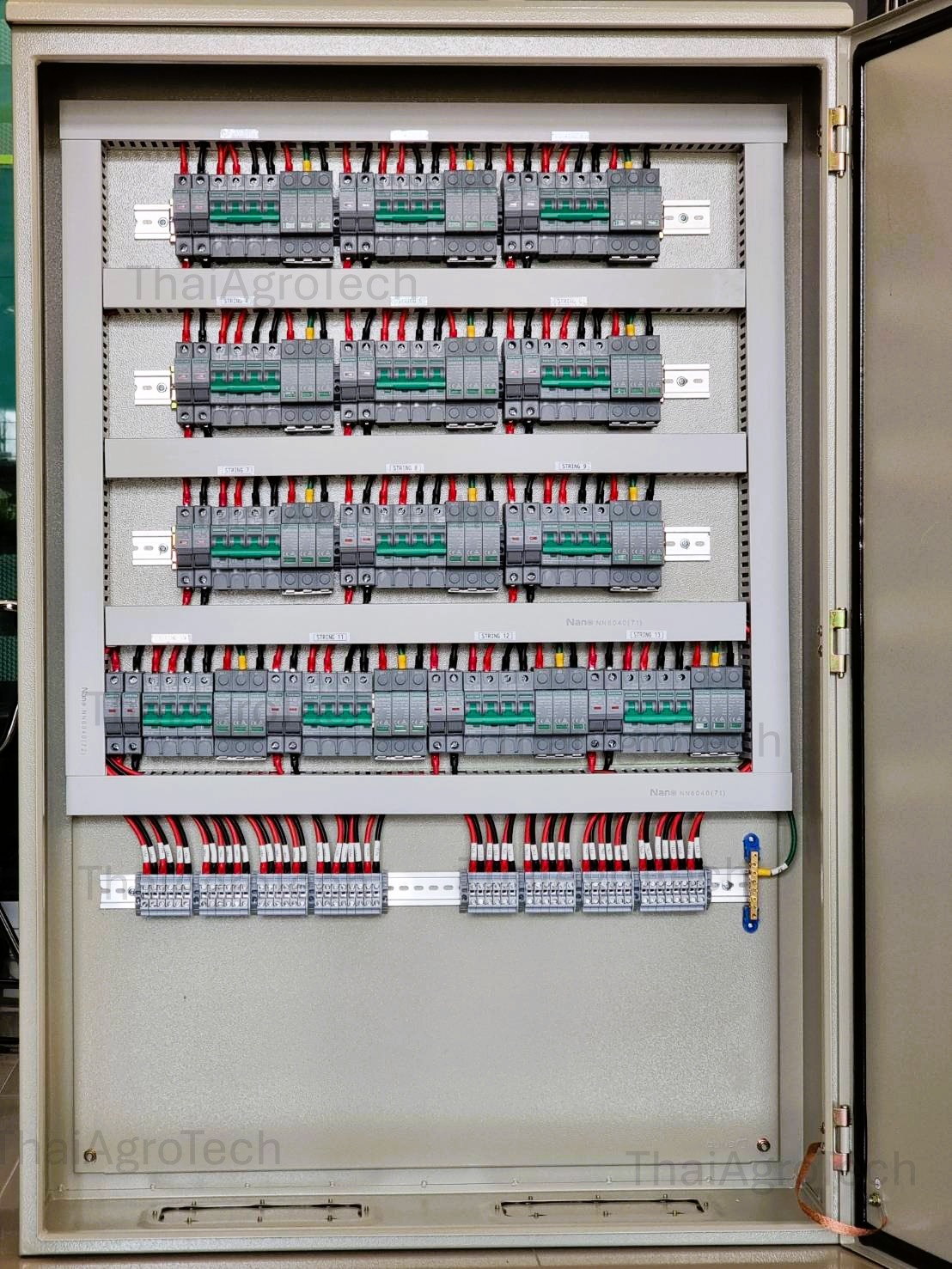 ตู้ดีซีคอมบายเนอร์ Suntree DC Combiner Box 1000V ใช้กับงานติดตั้งระบบโซล่าเซลล์ แบบ 12-13 สตริง 80-100 กิโลวัตต์, For Solar Cell System DC PV 12-13String 80-100kwp