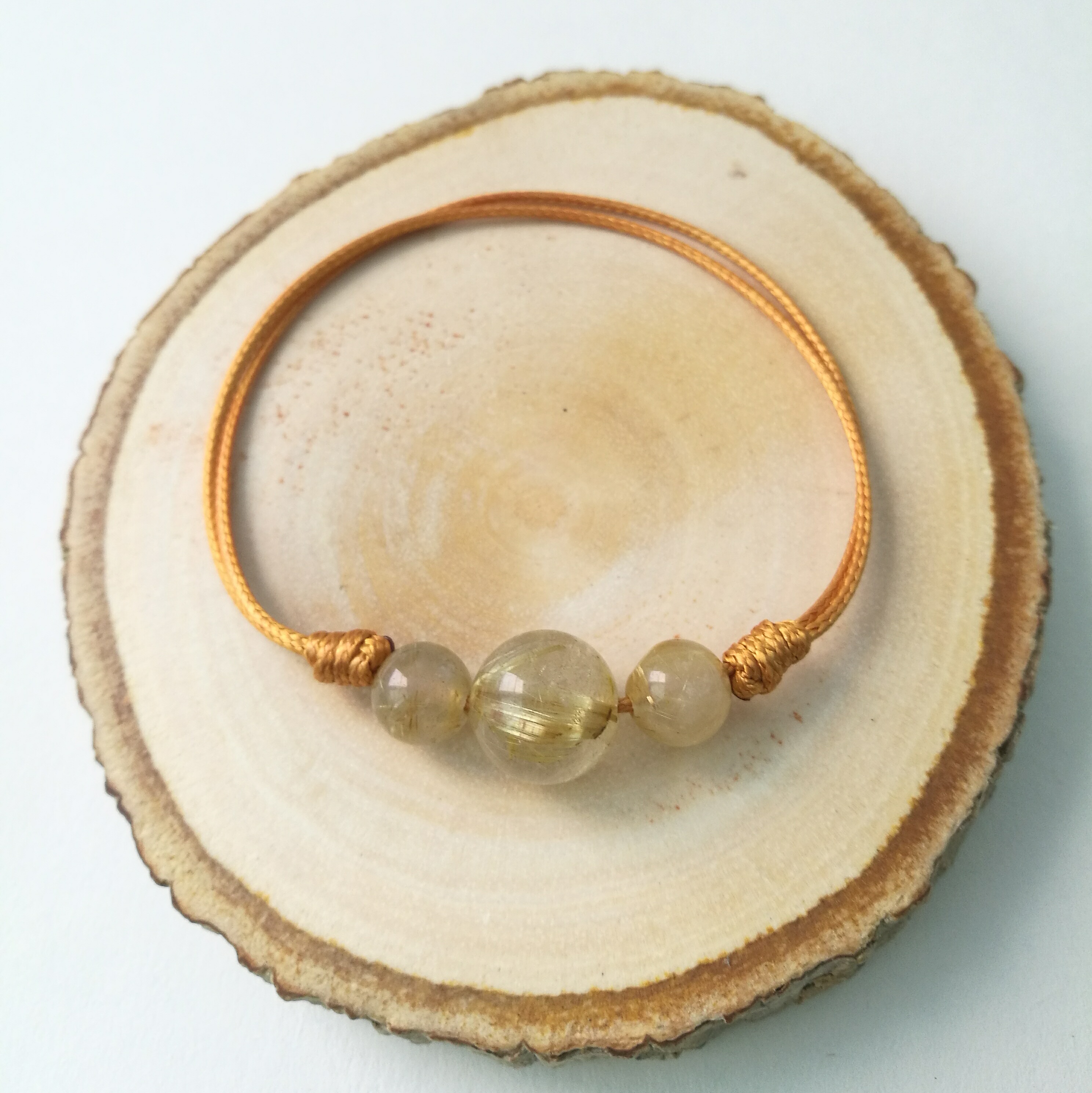 สร้อยข้อมือหินไหมทอง