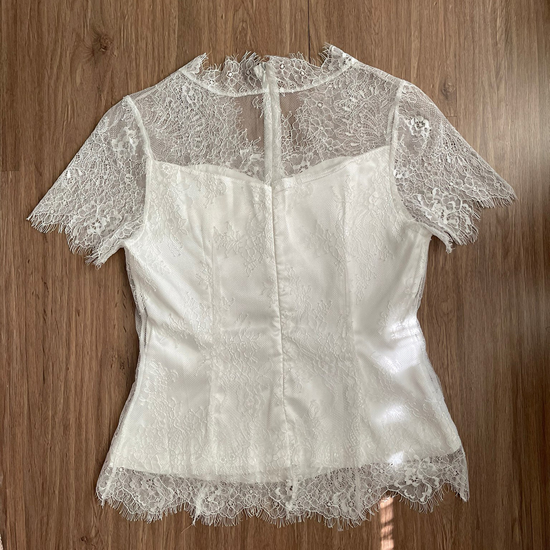 kudapy เซทเสื้อลูกไม้คอหยัก ผ้าไหมฝรั่งเศส มีซับใน 2 ชั้น อย่างดี ซิปซ่อนหลัง ทรงสวยเข้ารูป มาพร้อมกับผ้าถุงสำเร็จรูป ซิปหลัง ไหมแพรทิพย์ทอลายการบิน อัดกาว