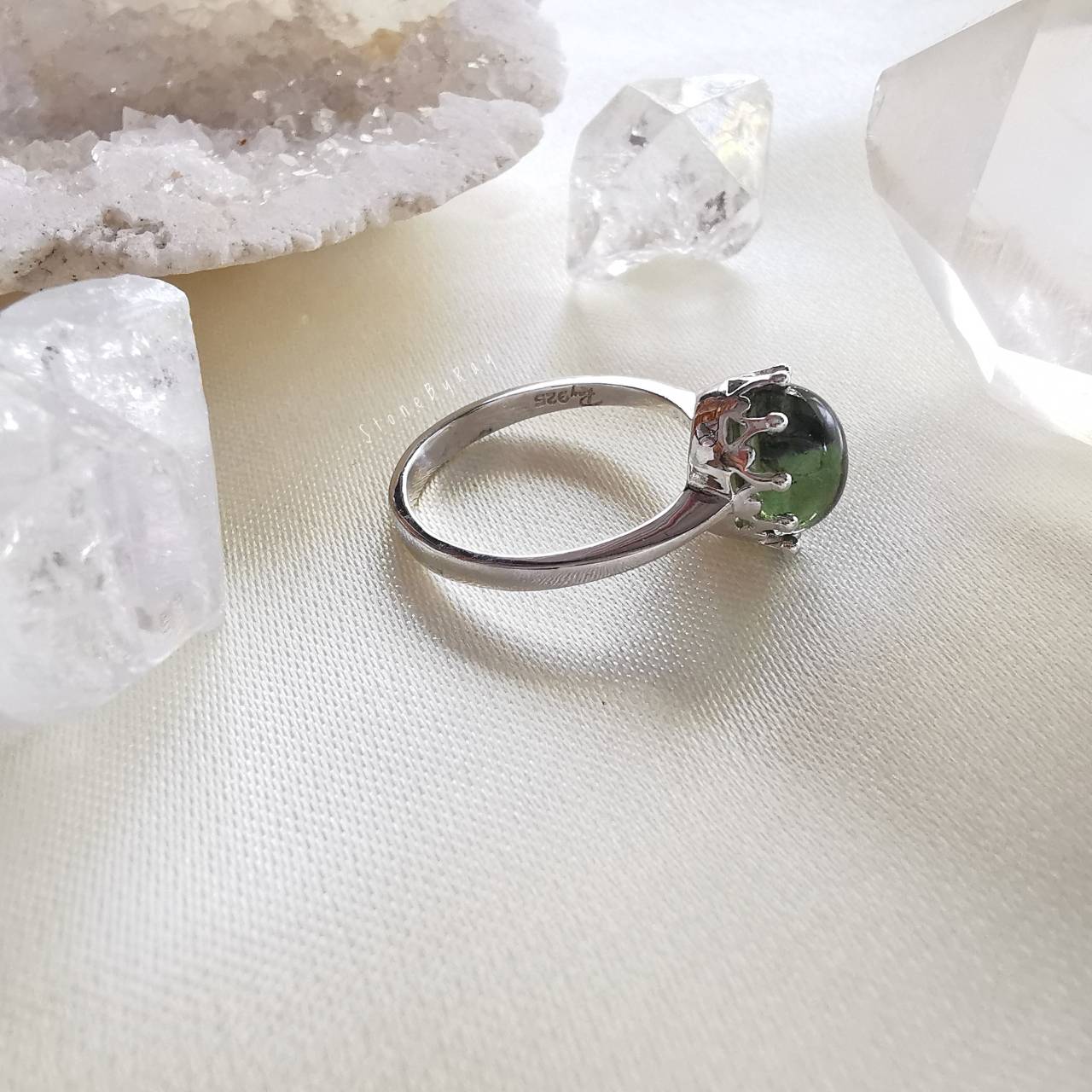แหวนเงินสะเก็ดดาวโมดาไวท์(Moldavite)